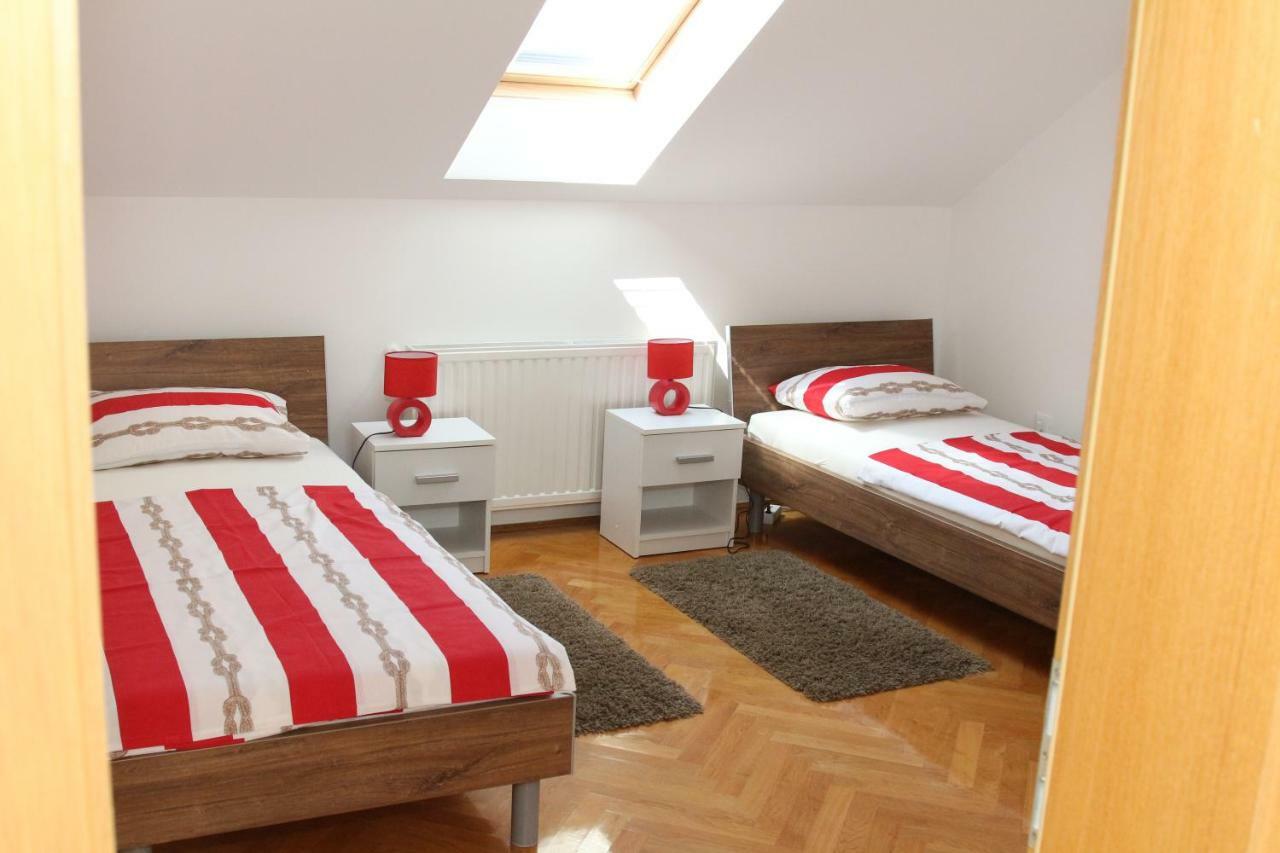 Apartments "Pavic" Near Zagreb Airport ヴェリカ・ゴリツァ エクステリア 写真